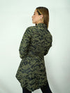 Chaqueta-mujer-verde-militar-ajuste-en-la-cintura